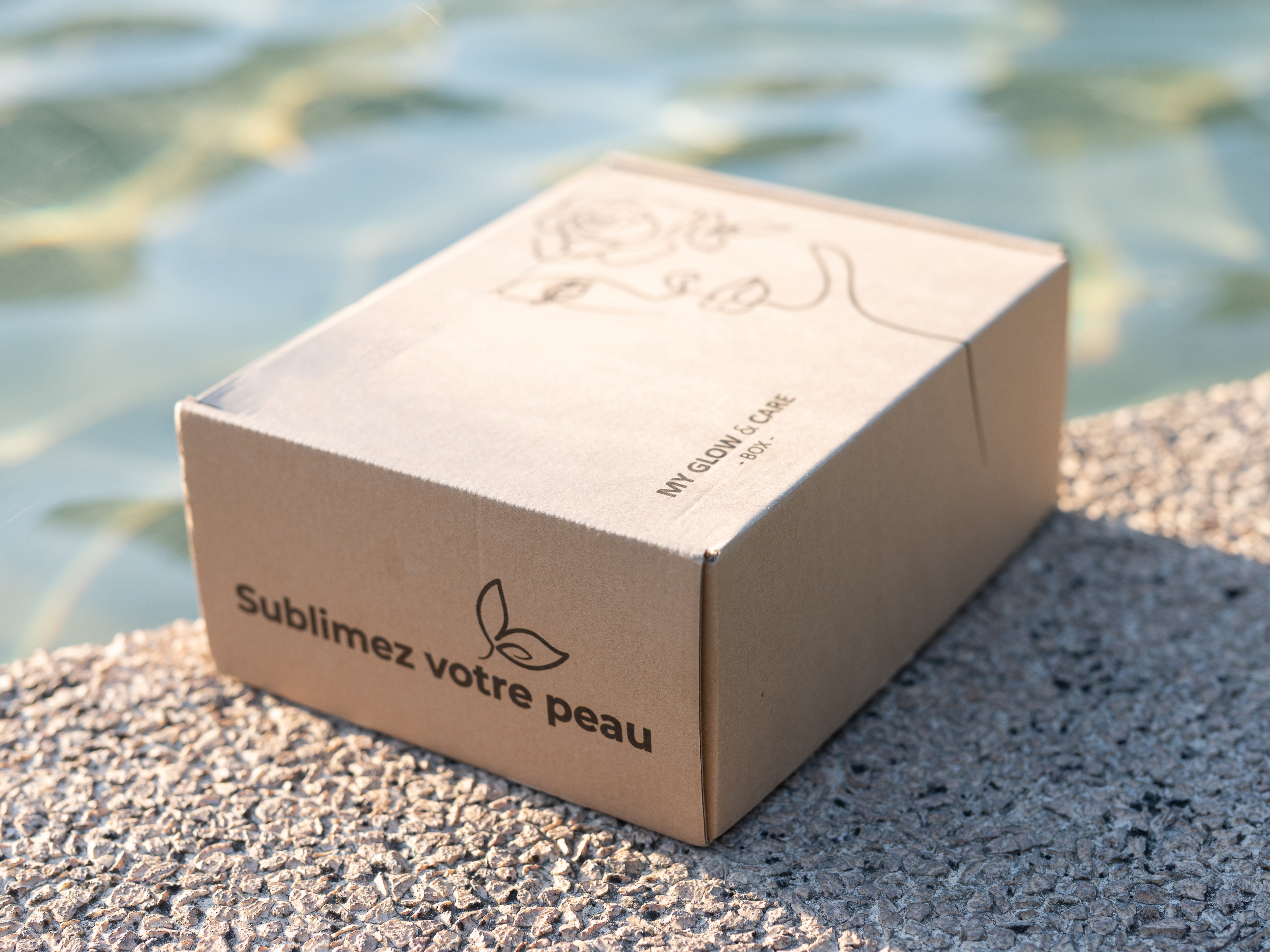 Box My Glow & Care Box fermée à l'extérieur